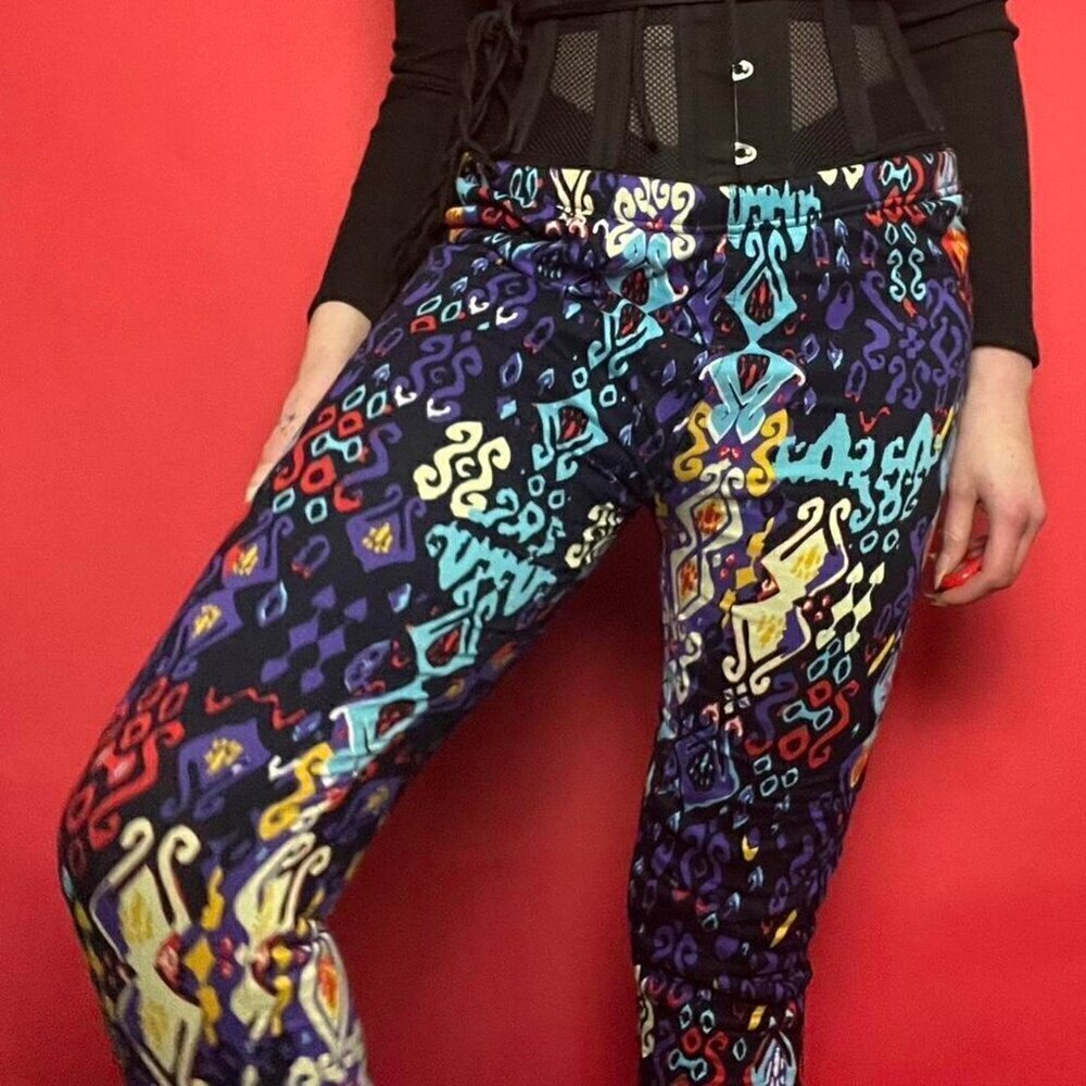 Cozy / colourful abstract patterned  leggings 🖤💜​​​​​​​​​